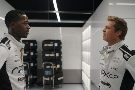 Im Kino / Warum „F1“ mit Brad Pitt als alternder Rennfahrer aus der Zeit gefallen scheint
