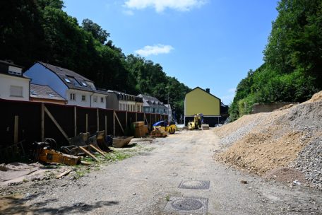 Sämtliche Bäume – und ein Kindergarten – mussten dem Bau der Brücke im Neudorf bereits weichen