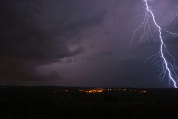 Zwölfjähriger von Baum erschlagen / Zwei Tote bei heftigen Unwettern in Frankreich