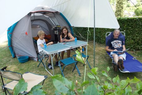 Gäste auf einem Camping in Clerf: Tourismus ist ein wachsender Wirtschaftszweig im Land