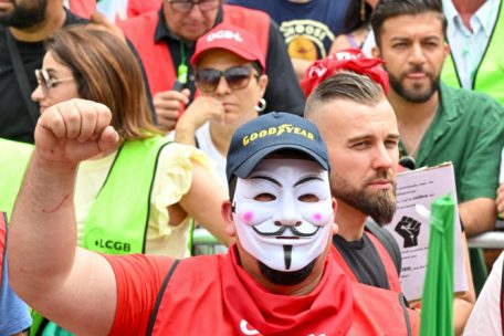 Geballte Faust in den neoliberalen Wind