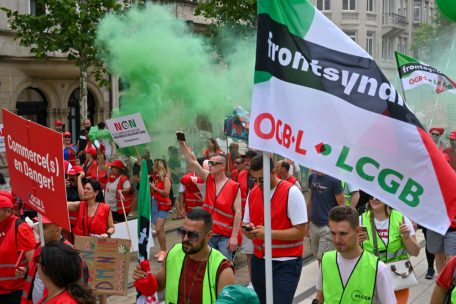 Ein rot-grüner Protestzug füllt an diesem Samstagmorgen die Avenue de la Liberté