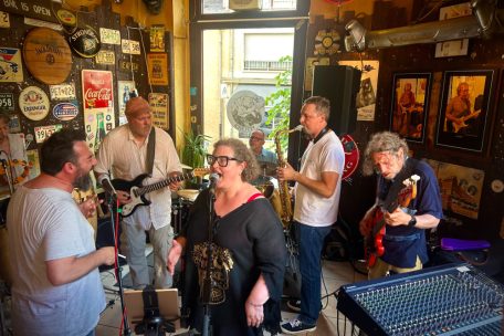 Café Pitcher / Ein Konzert zu Ehren von Jean-Paul „Teacher“ Endré