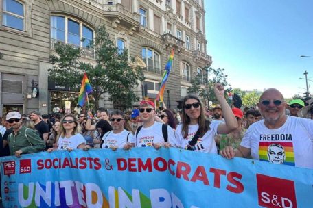 Marc Angel (r.) bei der Pride in Budapest mit seinen Kollegen der Progressiven Allianz der Sozialdemokraten