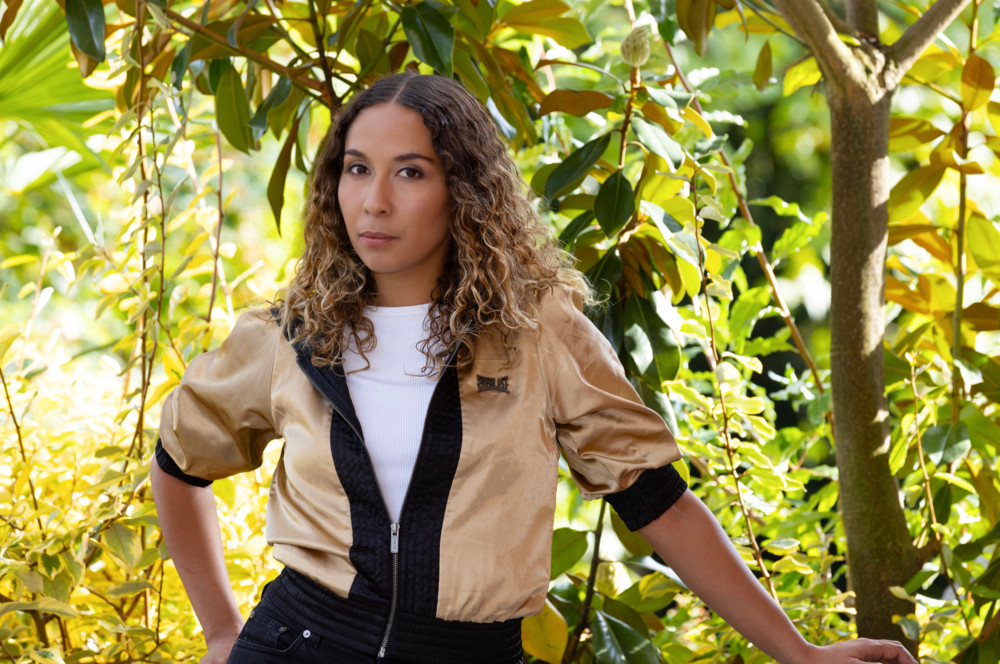 Literatur / Nora Osagiobare entlarvt in „Daily Soap“ den Alltagsrassismus mit satirischen Mitteln