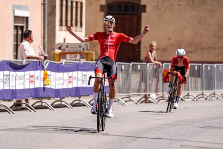 Radsport-Landesmeisterschaft / Junioren: Schmitz triumphiert nach spektakulärer Schlussrunde