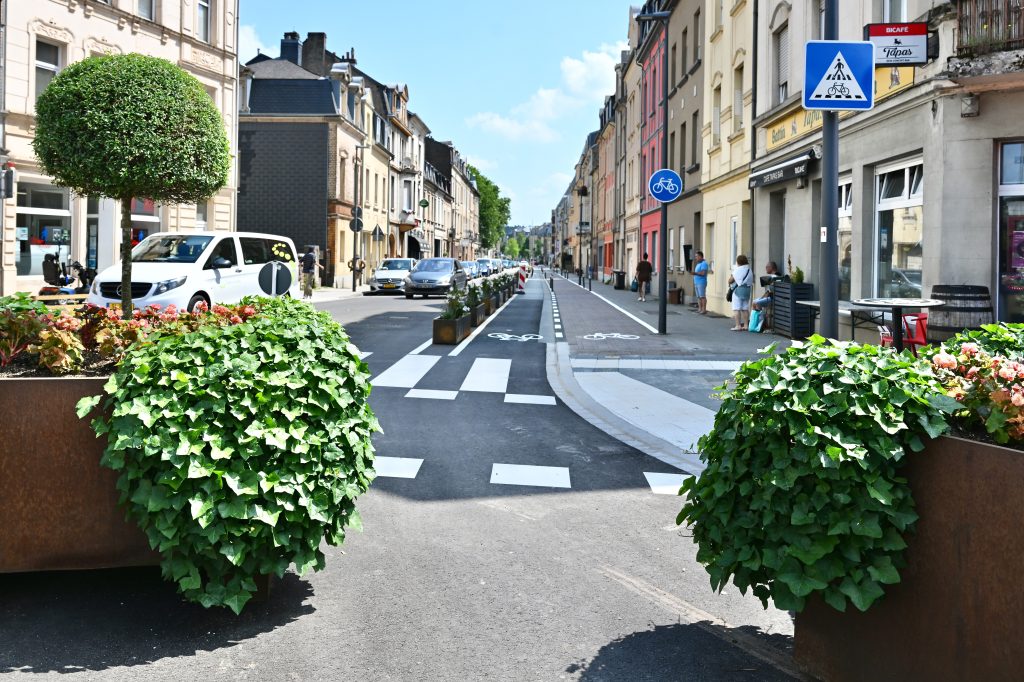 Neuer Fahrradweg in Esch / „D’Leit fir domm verkaf“: LSAP und „déi gréng“ liefern sich politische Schlammschlacht