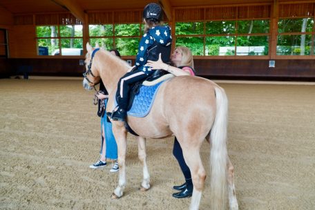 Reittherapie mit France Bergh / Wie die Heilkraft der Pferde Körper und Seele in Einklang bringt