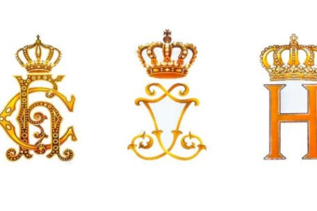 Monogramme der Luxemburger Monarchen von links nach rechts: Marie-Adélaïde, Charlotte, Jean, Henri – und Guillaume