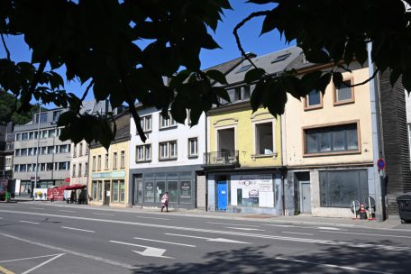 Luxemburg-Stadt / Bewegung an der „Eecher Plaz“: Vier leerstehende Gebäude werden abgerissen