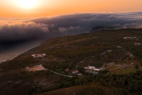 Wetterphänomen  / Seltene „Rollwolke“ vor der Küste Portugals beobachtet