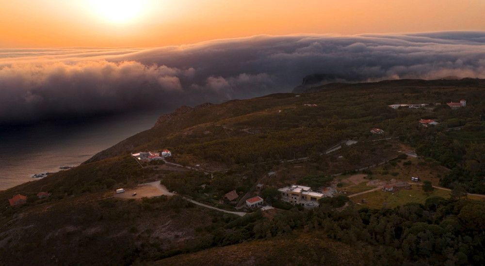 Wetterphänomen  / Seltene „Rollwolke“ vor der Küste Portugals beobachtet