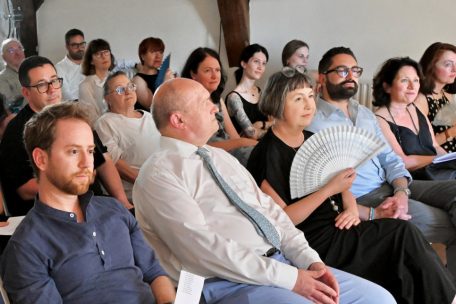 Erste Reihe bei der Preisverleihung (v.l.): Sébastian Thiltges (Juryvorsitzender), Emmanuel Servais (Präsident Fondation Servais), Nathalie Jacoby (Direktorin CNL), Eric Thill (Kulturminister), Anne-Marie Reuter (Autorin/Verlegerin) und Miriam Baldwin (Geisteswissenschaftlerin der University of Newcastle)