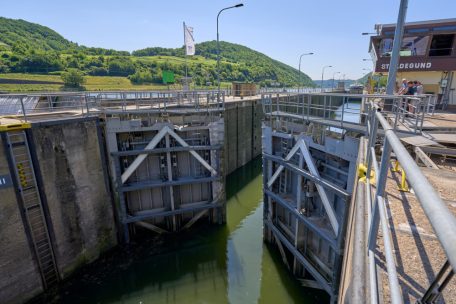 Schiffsunfall / Beschädigte Mosel-Schleuse soll möglicherweise bereits am Wochenende vorläufigen Betrieb wieder aufnehmen