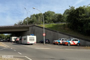 Verkehrskontrollen / Urlauber im Visier: Polizei warnt vor Gefahr durch überladene Fahrzeuge