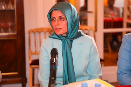 Shabnam Madadzadeh est une ancienne prisonni&egrave;re politique en Iran et pr&eacute;sidente de l&rsquo;Association internationale des femmes pour la justice