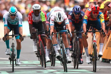 Radsport / Merlier siegt am Sturz-Tag: Sprintstar Jasper Philipsen muss die Tour de France verlassen