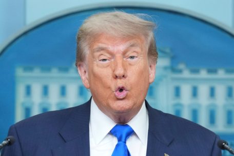 Handelskrieg / Trump verkündet 25-prozentige Zölle gegen Japan und Südkorea