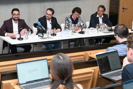 V.l.: Kulturminister Eric Thill, BnL-Direktor Claude D. Conter, Sabine Graumann und Peter Kurz (beide „bms marketing research + strategy“)