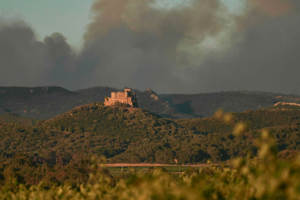 Einwohner evakuiert / Etwa 2000 Hektar Wald sind im Süden Frankreichs abgebrannt