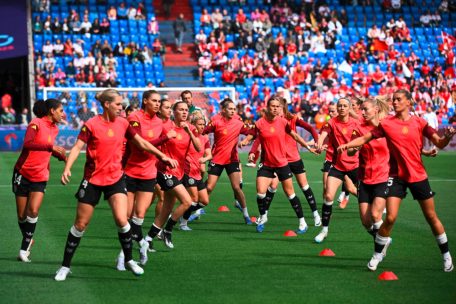 Editorial / Wie die FIFA den Frauen-Fußball sabotiert