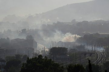 100 Leichtverletzte / Flächenbrand bei Marseille noch nicht unter Kontrolle