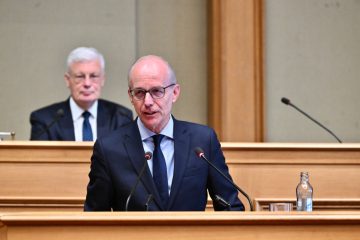 Nach Verhandlungen mit Sozialpartnern / Luc Frieden: „Mir hunn de Wee rëm beienee fonnt“ – Von der Opposition hagelt es Kritik