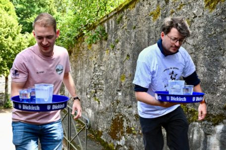 Am Samstag werden die Messbecher durch Flaschen ersetzt