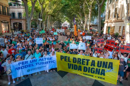 Spanien / Fremdenfeindliche Parolen erschüttern Urlaubsinsel Mallorca