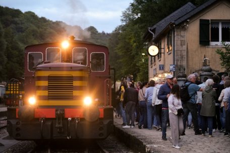 Der Blues Express ist zurück in der Stadt: Musikfans vor der „Minièresbunn“
