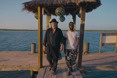 Gehen den Weg gemeinsam: der luxemburgische Singer-Songwriter Serge Tonnar und der senegaleische Musiker Adee