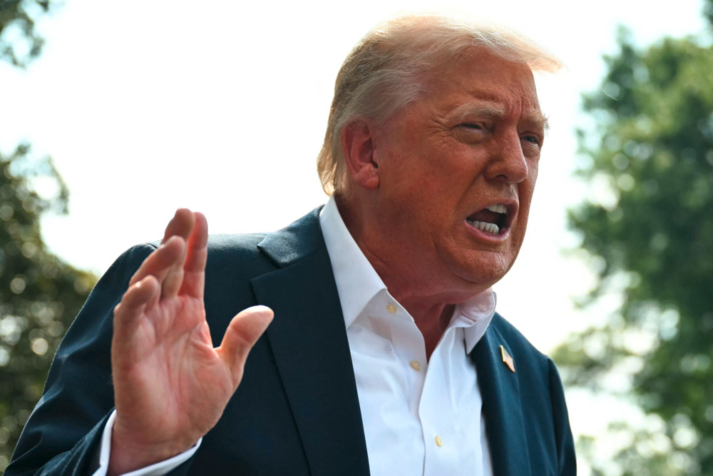 Handelsstreit / Trump eskaliert, von der Leyen wiegelt ab