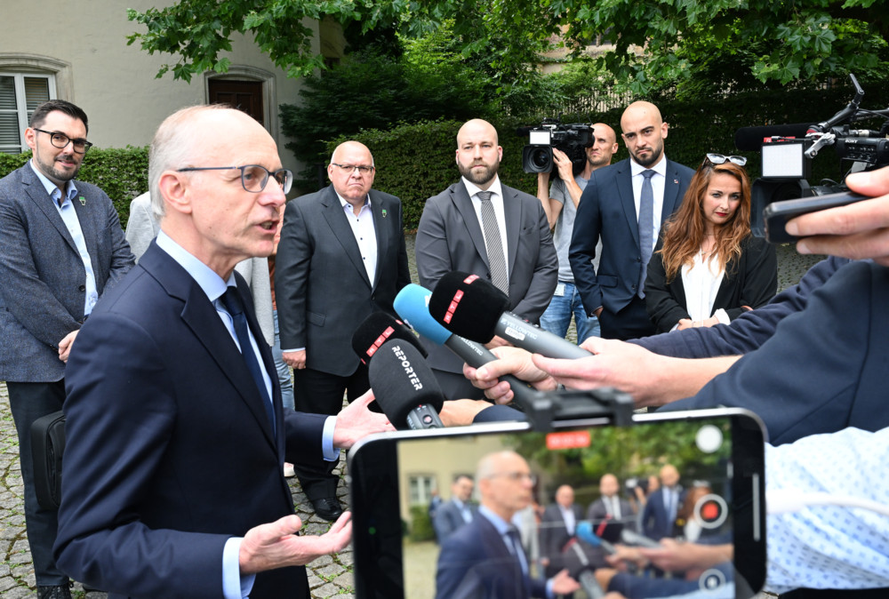 Forum / Die Ironie der Macht: Thierry Simonelli über den Begriff der Spektakeldemokratie