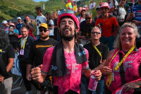Tour de France / Nichtangriffspakt im Zentralmassiv: Pogacar und Vingegaard belauern sich nur – Healy in Gelb