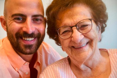Vor zwei Jahren starb Marcs Oma Andrée Peters, doch auch nach ihrem Tod bleibt sie seine größte Inspiration