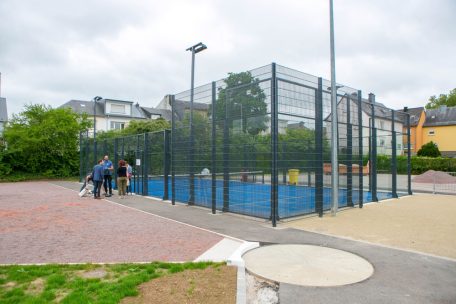 Das Padel-Spielfeld kann am Anfang der Bauarbeiten noch benutzt werden