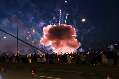 Deutschland / 19 Menschen durch Feuerwerkskörper bei Rheinkirmes in Düsseldorf verletzt