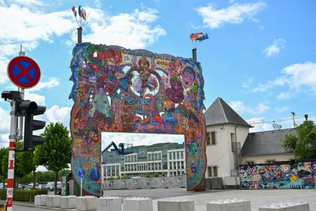 Glacis / Das Schueberfouer-Schild steht bereits