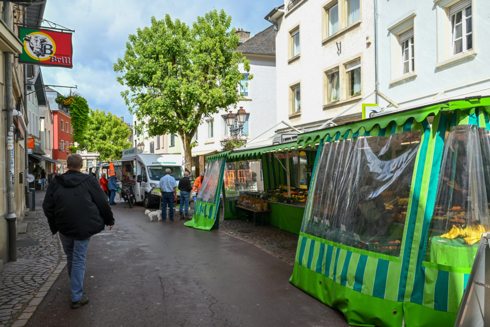 „Op de Maart“ / Klein, charmant und verstreut: Der Wochenmarkt in Diekirch setzt auf treue Stammkunden 