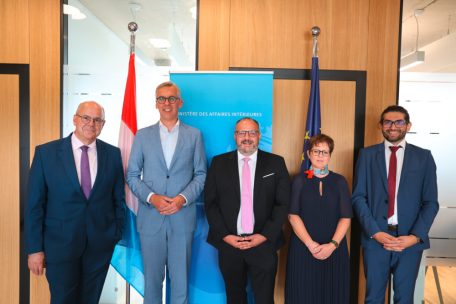 Schifflingen / Carlo Feiereisen als Bürgermeister und Nadine Kuhn-Metz als Schöffin vereidigt