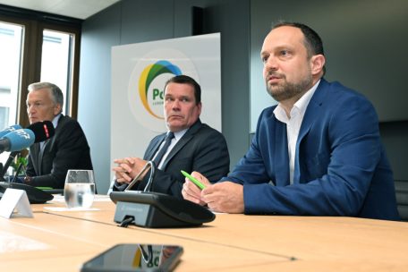Ratlose Gesichter bei der Post. Von links nach rechts: Cliff Konsbruck, Claude Strasser und Pierre Scholtes