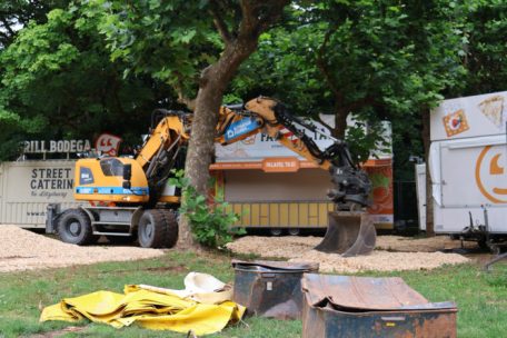 Sobald die großen Aufbauarbeiten abgeschlossen sind, geht es ans Füllen der Kühlschränke