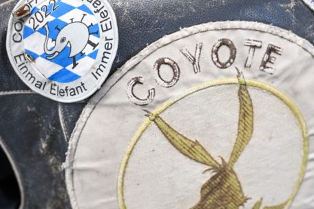 Der Sticker vom „Elefantentreffen“: Die „Coyote Brothers“ sind ein loser Verband von Motorradfans