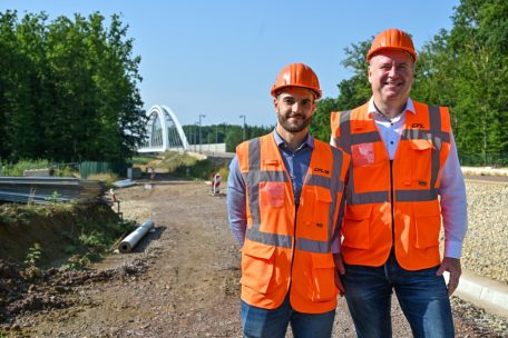 Projektingenieur David Da Silva (l.) und Infrastrukturmanager Marc Hoffmann (r.) sind ein eingespieltes Team bei der Planung von Großbaustellen