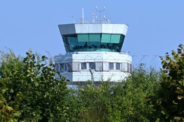 Flughafen Findel / Virtuell oder real? Fluglotsen und Ministerium streiten um neuen Tower