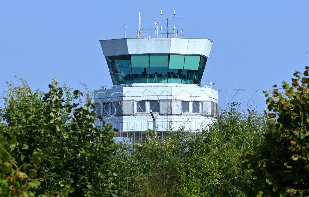 Flughafen Findel / Virtuell oder real? Fluglotsen und Ministerium streiten um neuen Tower