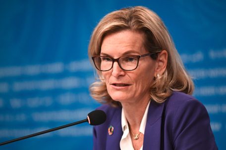 UN-Technologie-Chefin / Weltweit koordinierter Ansatz zur Regulierung von KI nötig