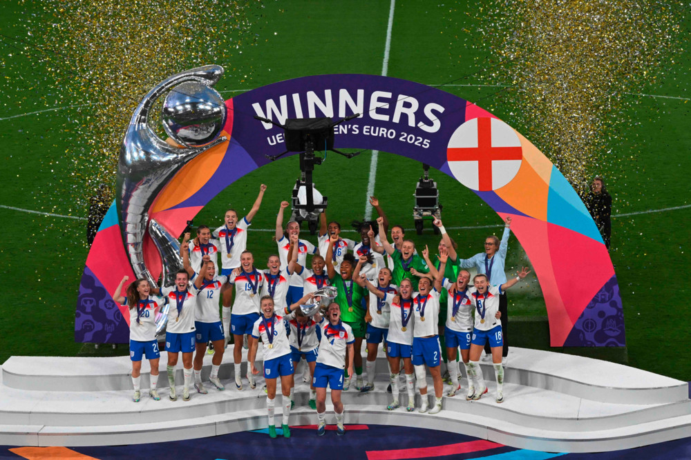 Finale / Comeback-Queens auf dem Thron: England erneut Europameister