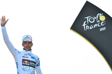 Im Weißen Trikot auf den Champs-Élysées: Florian Lipowitz