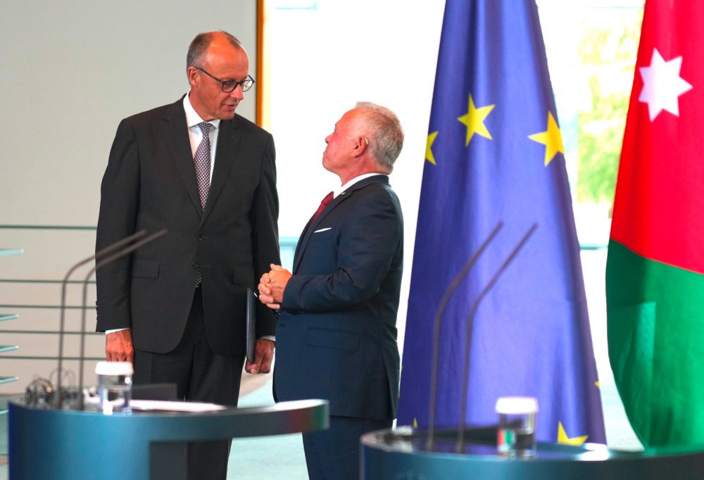Besuch in Berlin / Die Gaza-Luftbrücke und ein König mit Ärger Zuhause